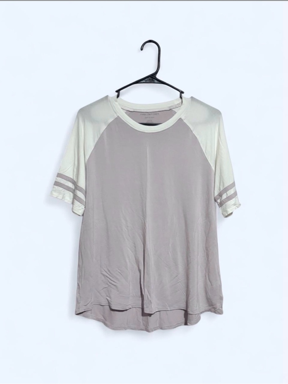 American Eagle lavender raglan top